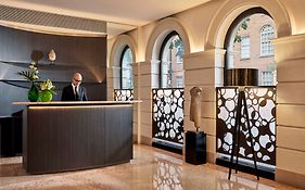Como The Halkin